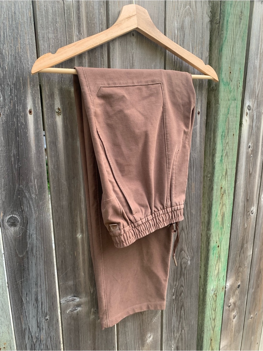 Lululemon Utilitech Brown Elastic Waist Casual Pants / Trousers